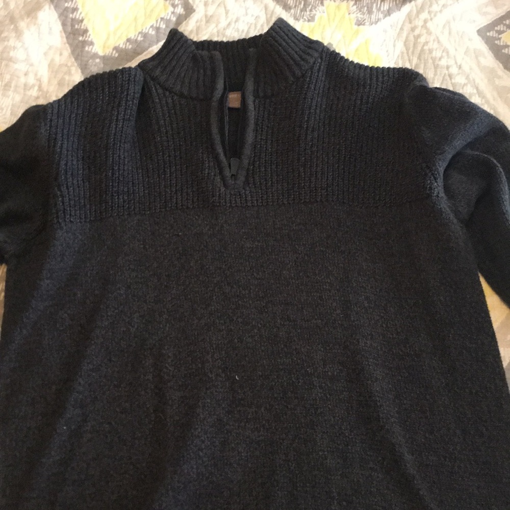 Men’s pull over sweater
